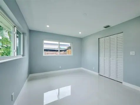 440 NW 37th Street Oakland Park FL 33309