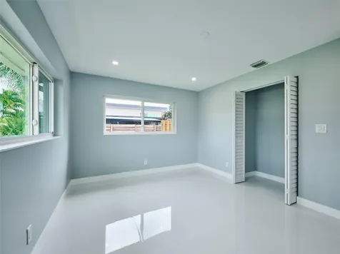 440 NW 37th Street Oakland Park FL 33309