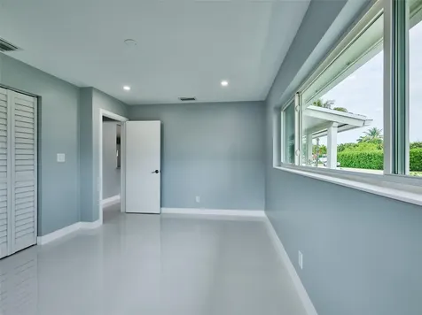 440 NW 37th Street Oakland Park FL 33309