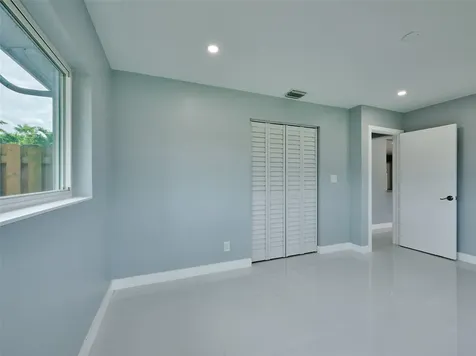 440 NW 37th Street Oakland Park FL 33309