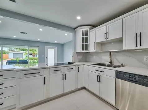 440 NW 37th Street Oakland Park FL 33309