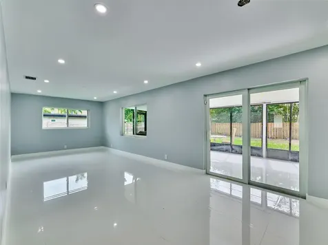 440 NW 37th Street Oakland Park FL 33309