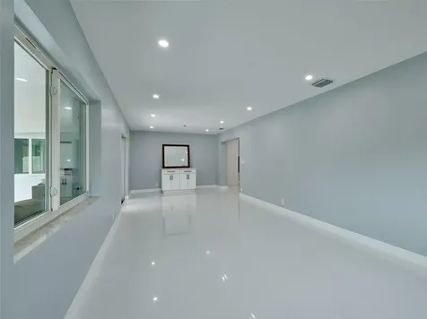 440 NW 37th Street Oakland Park FL 33309