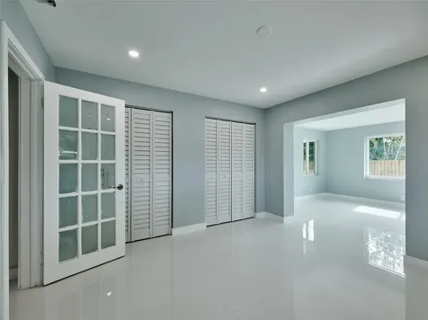 440 NW 37th Street Oakland Park FL 33309