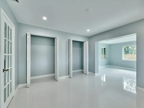 440 NW 37th Street Oakland Park FL 33309