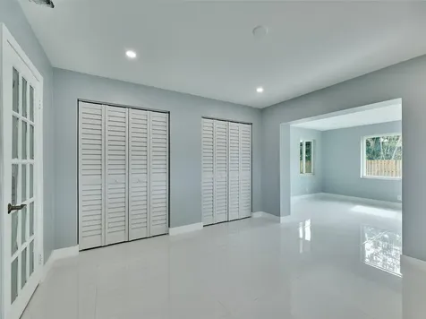 440 NW 37th Street Oakland Park FL 33309