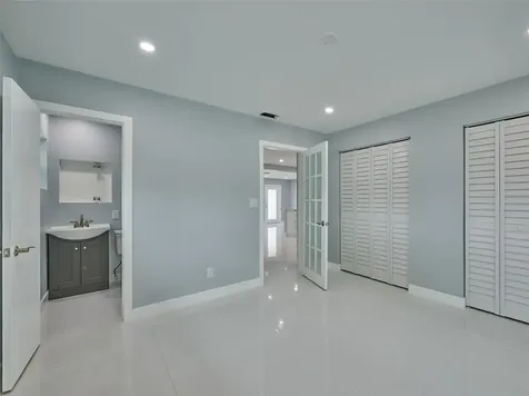 440 NW 37th Street Oakland Park FL 33309
