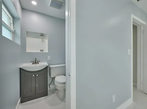 440 NW 37th Street Oakland Park FL 33309