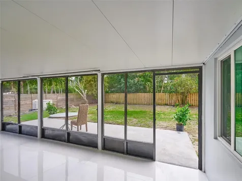 440 NW 37th Street Oakland Park FL 33309