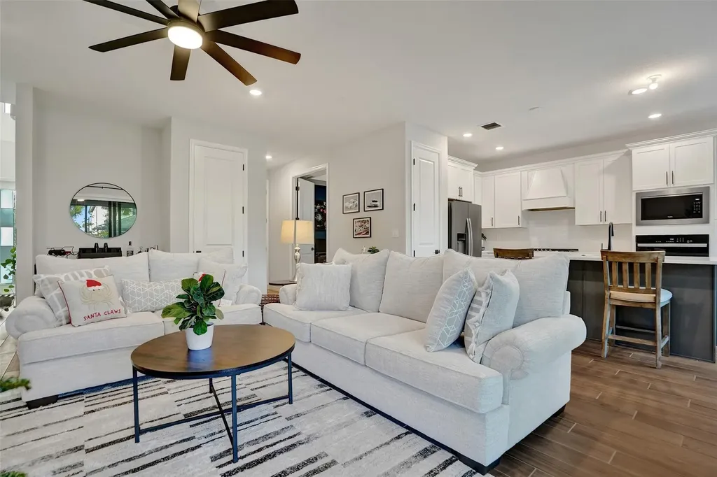 4422 S Silverwood Lane Oakland Park FL 33309