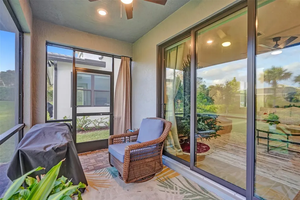 4422 S Silverwood Lane Oakland Park FL 33309