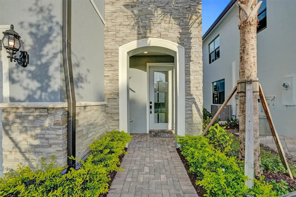 4422 S Silverwood Lane Fort Lauderdale FL 33309