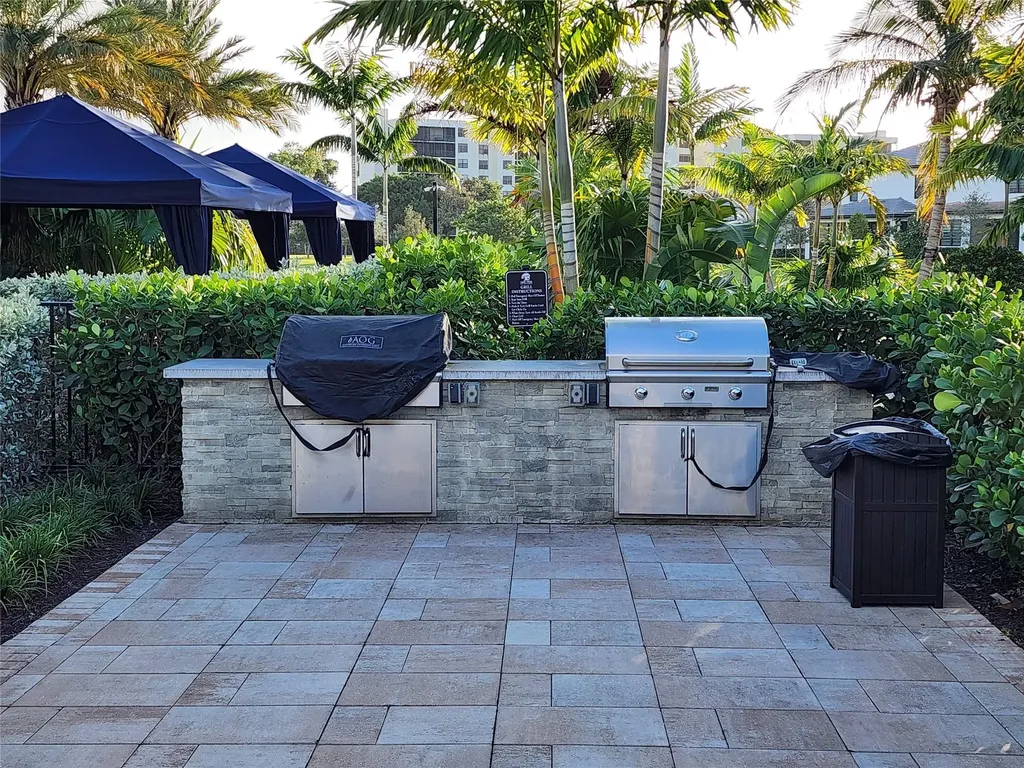 4422 S Silverwood Lane Oakland Park FL 33309