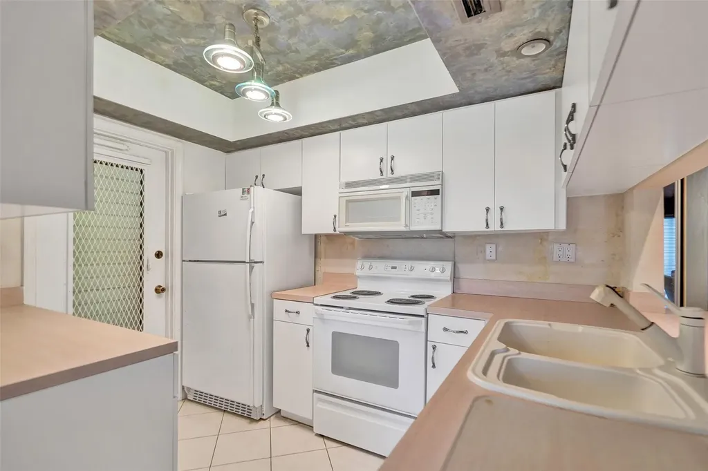 3000 NE 48th Street Fort Lauderdale FL 33308