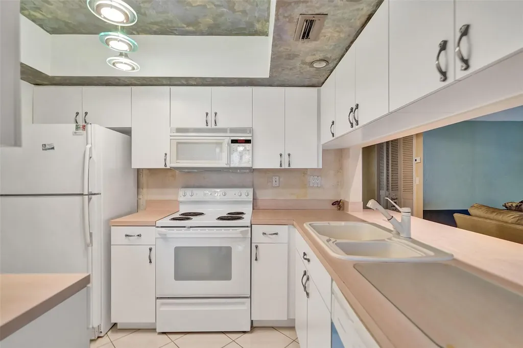 3000 NE 48th Street Fort Lauderdale FL 33308