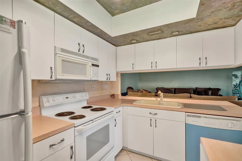 3000 NE 48th Street Fort Lauderdale FL 33308
