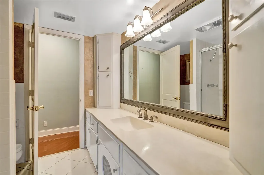 3000 NE 48th Street Fort Lauderdale FL 33308