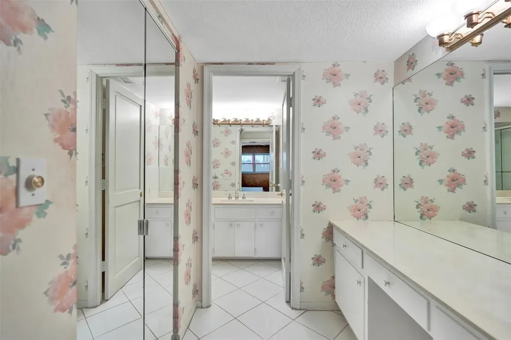 3000 NE 48th Street Fort Lauderdale FL 33308