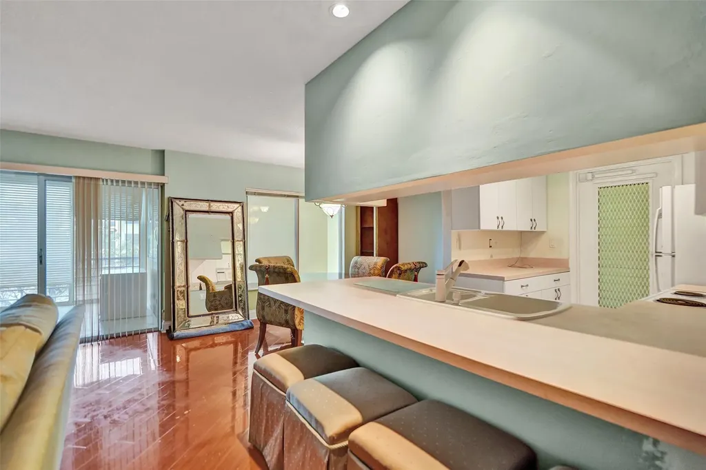 3000 NE 48th Street Fort Lauderdale FL 33308