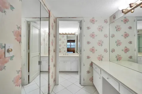 3000 NE 48th Street Fort Lauderdale FL 33308