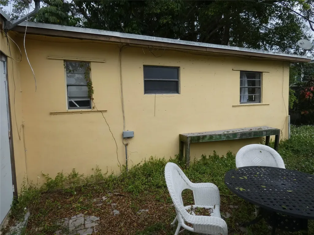 82 Tortuga Road Palm Springs FL 33461