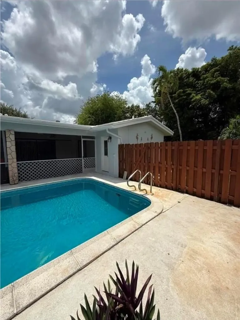 2382 NW 86th Lane Coral Springs FL 33065