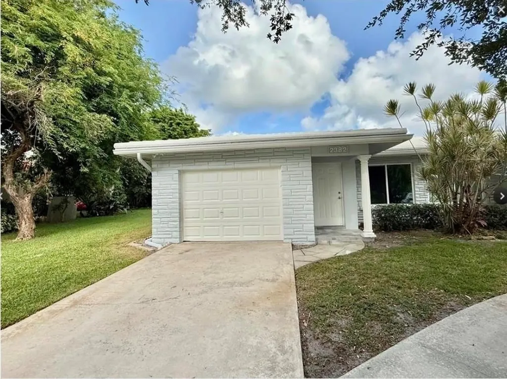 2382 NW 86th Lane Coral Springs FL 33065