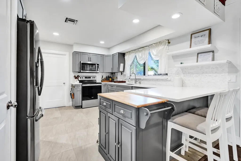 201 SE 24 Avenue Boynton Beach FL 33435