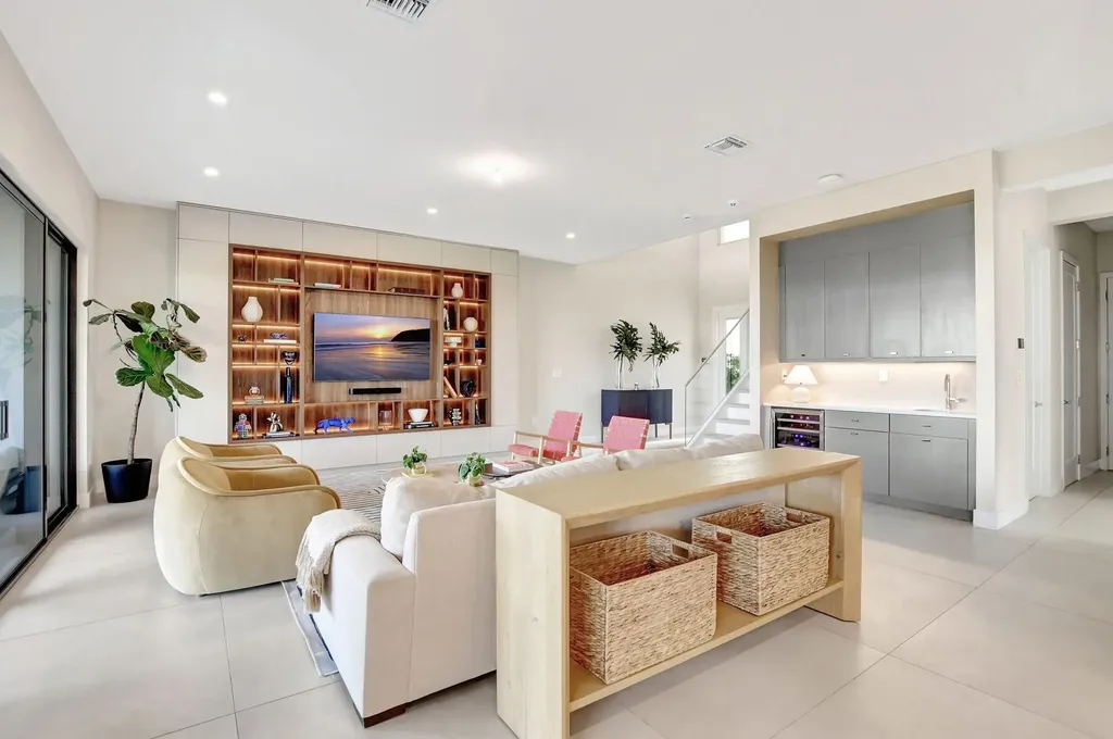 8289 Royal County Down Road Boca Raton FL 33434