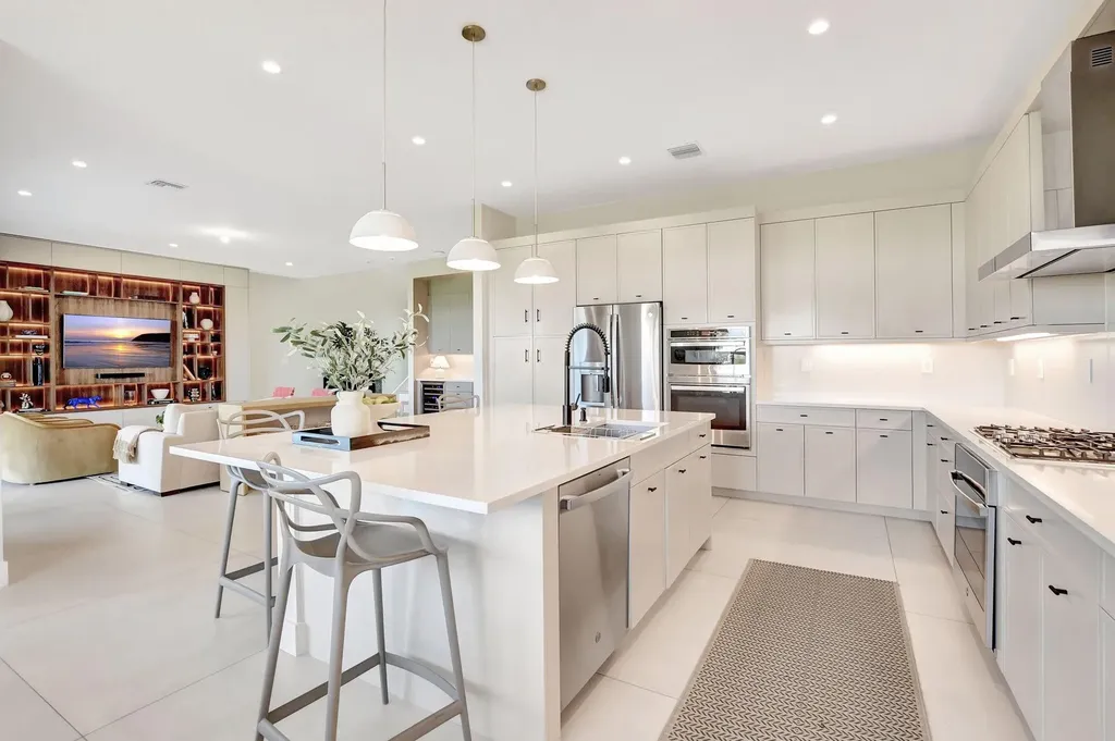 8289 Royal County Down Road Boca Raton FL 33434