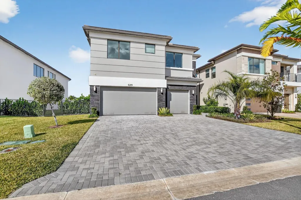 8289 Royal County Down Road Boca Raton FL 33434