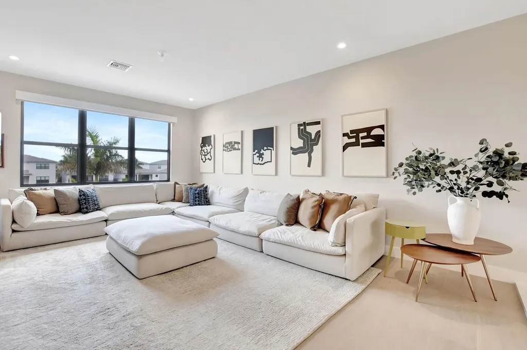 8289 Royal County Down Road Boca Raton FL 33434