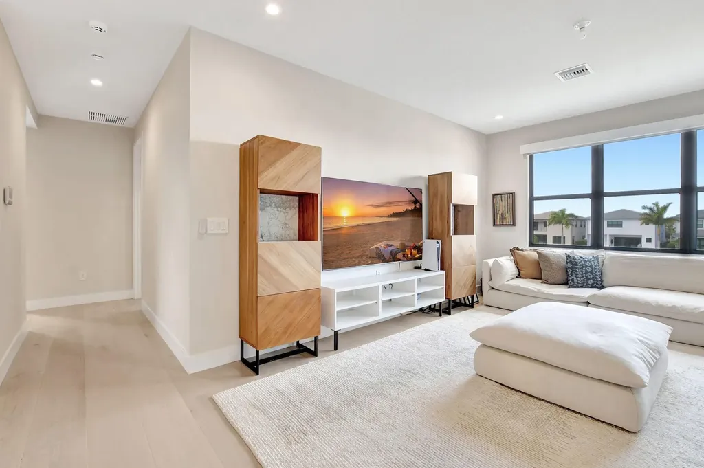 8289 Royal County Down Road Boca Raton FL 33434