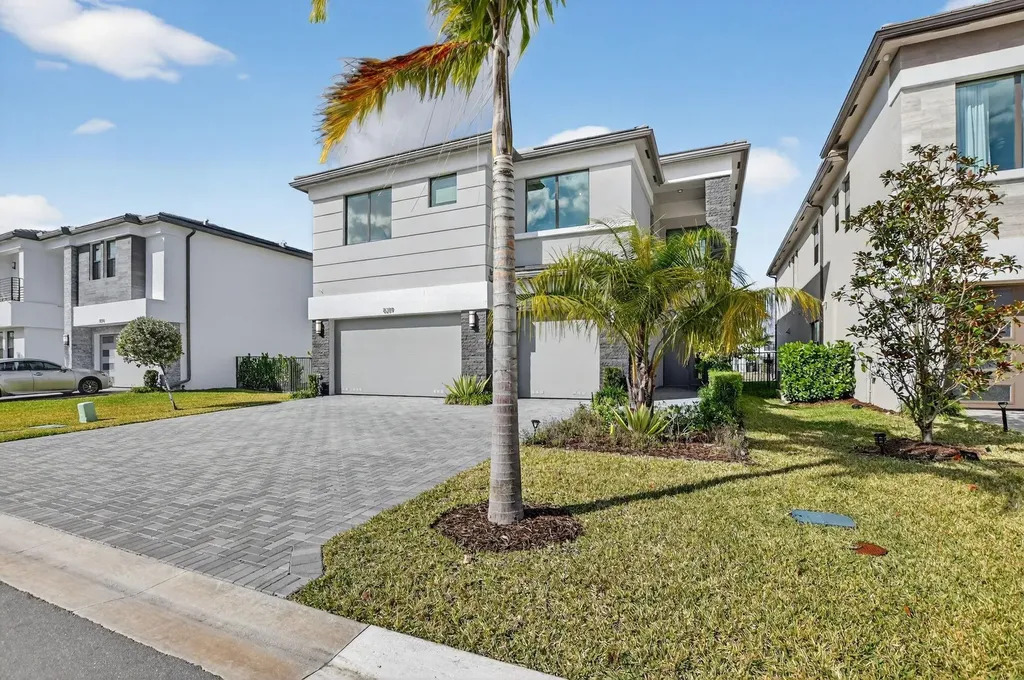 8289 Royal County Down Road Boca Raton FL 33434