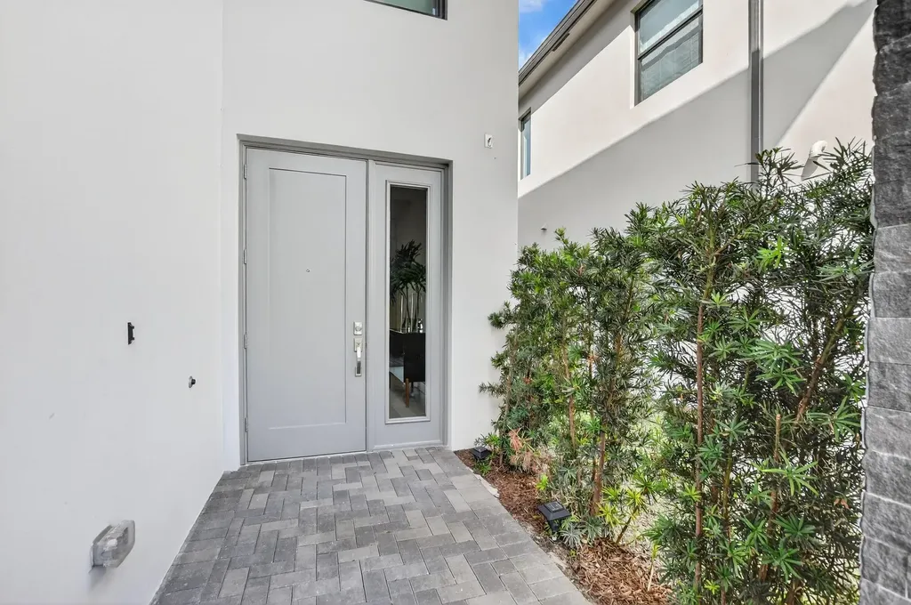8289 Royal County Down Road Boca Raton FL 33434