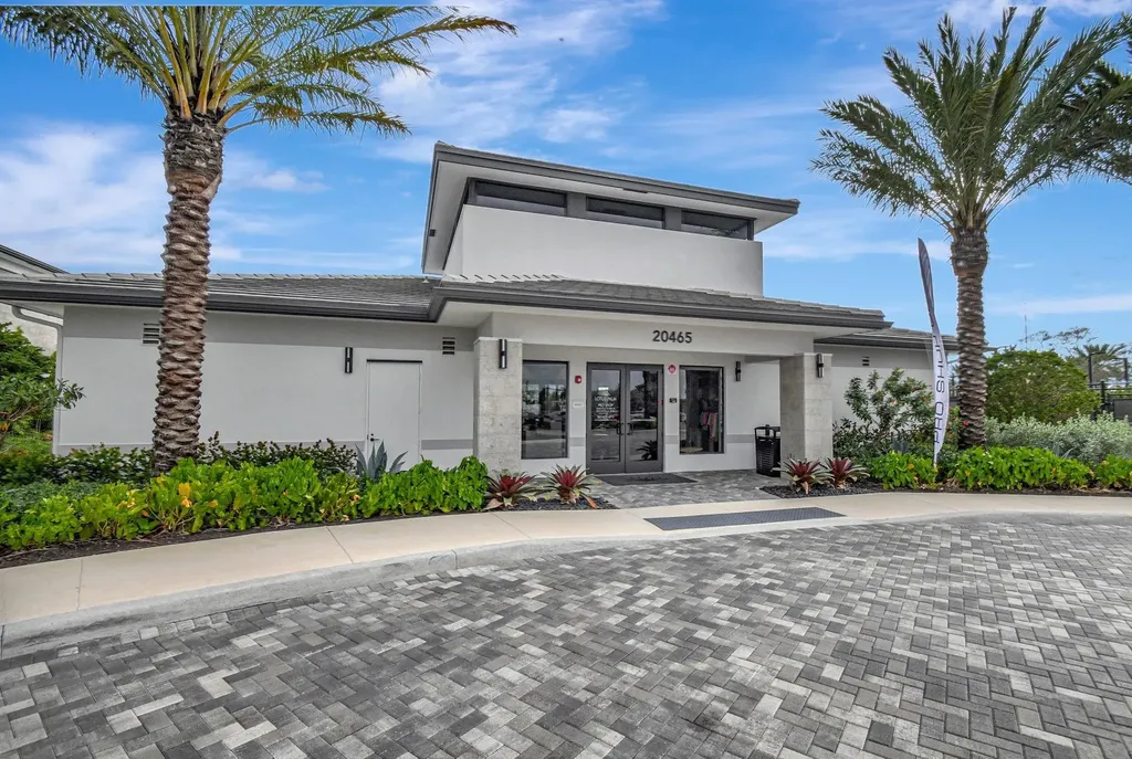 8289 Royal County Down Road Boca Raton FL 33434