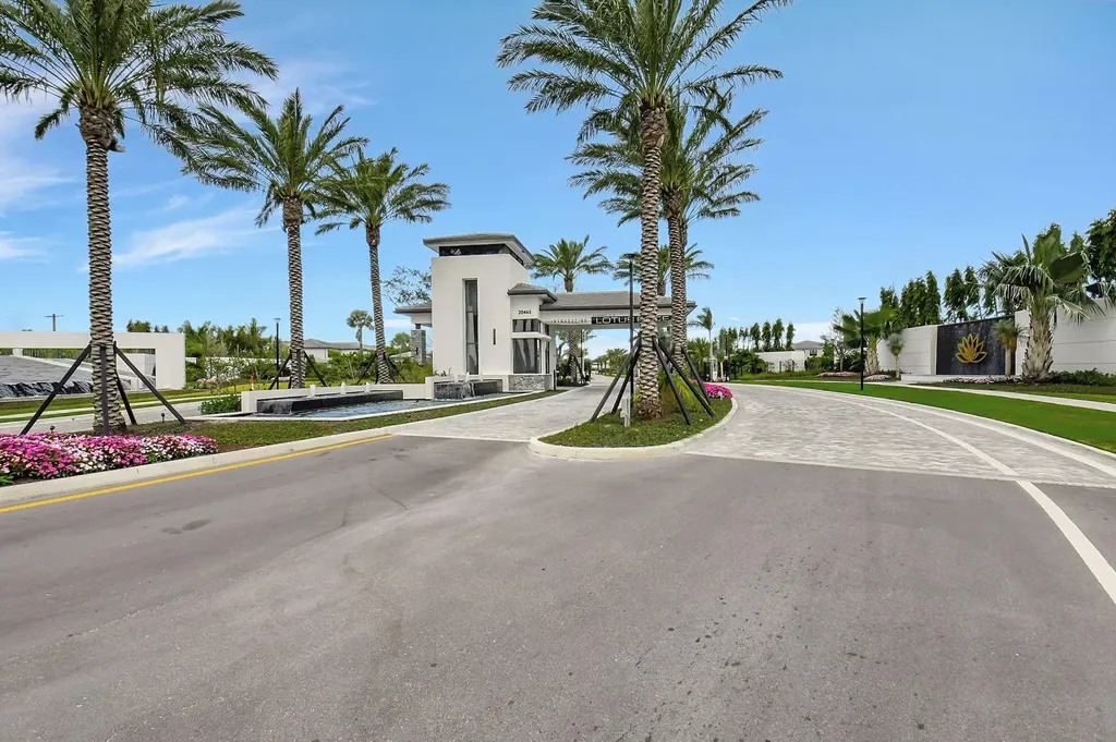 8289 Royal County Down Road Boca Raton FL 33434