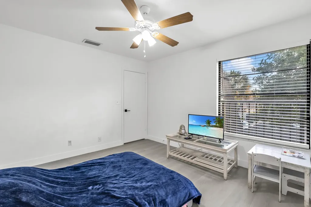 2540 NW 99 Avenue Coral Springs FL 33065