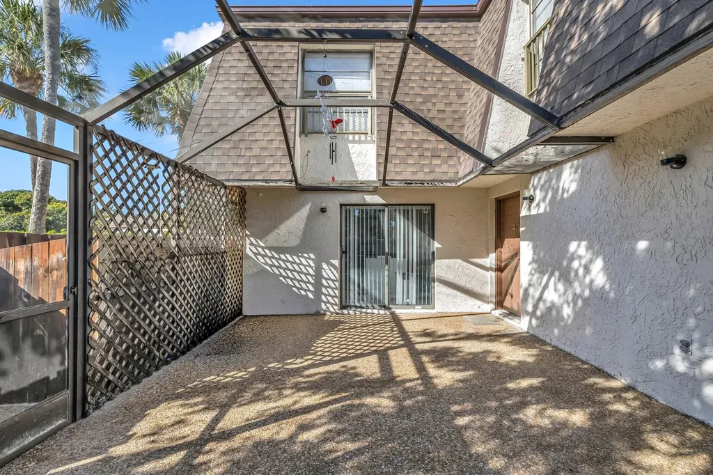 2540 NW 99 Avenue Coral Springs FL 33065