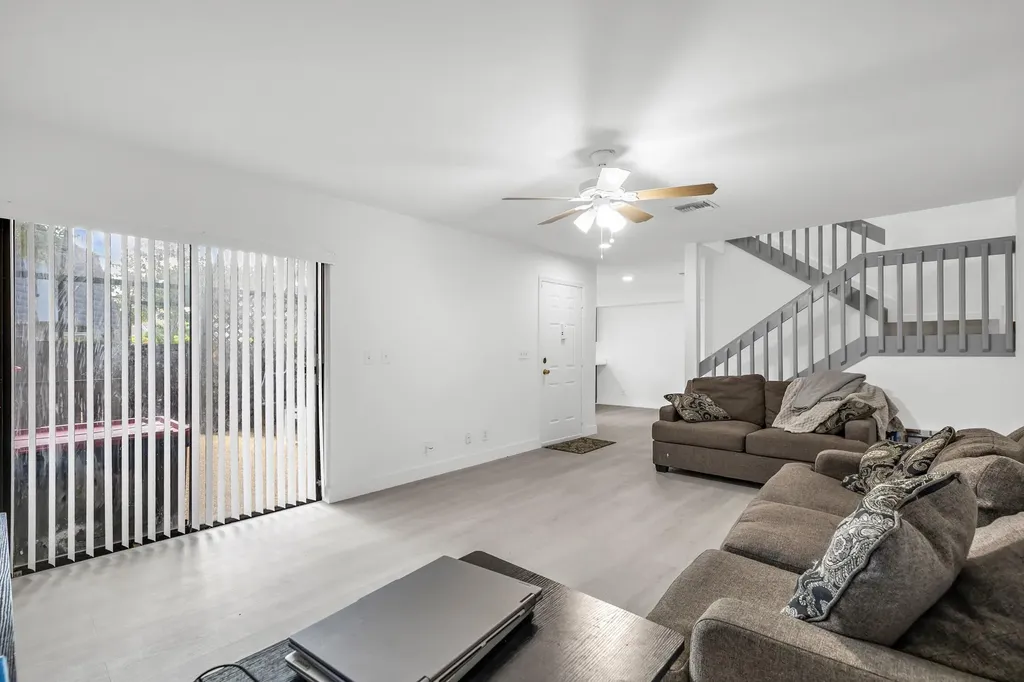 2540 NW 99 Avenue Coral Springs FL 33065
