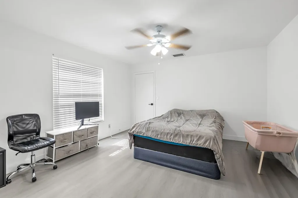 2540 NW 99 Avenue Coral Springs FL 33065