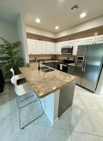37 SE 3rd Avenue Hallandale Beach FL 33009