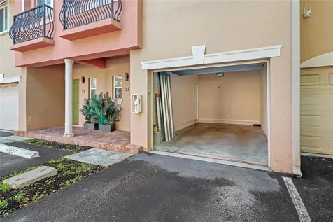 37 SE 3rd Avenue Hallandale Beach FL 33009