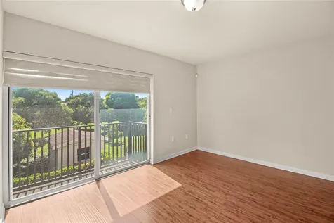 37 SE 3rd Avenue Hallandale Beach FL 33009