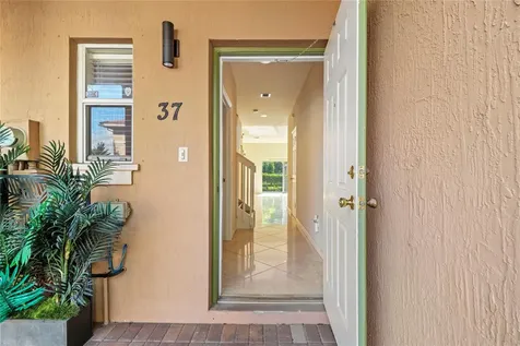 37 SE 3rd Avenue Hallandale Beach FL 33009