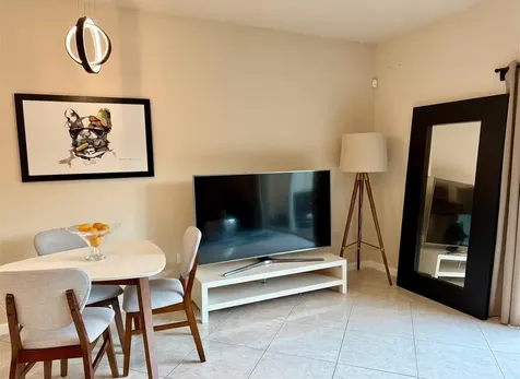 37 SE 3rd Avenue Hallandale Beach FL 33009