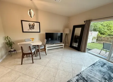 37 SE 3rd Avenue Hallandale Beach FL 33009