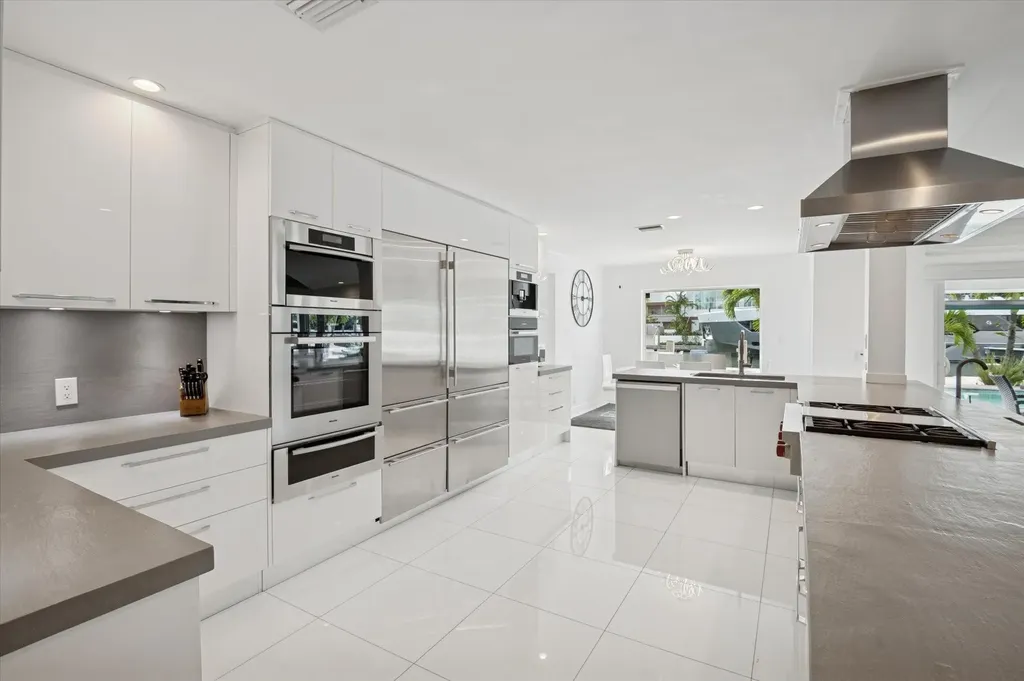 2540 Mercedes Drive Fort Lauderdale FL 33316