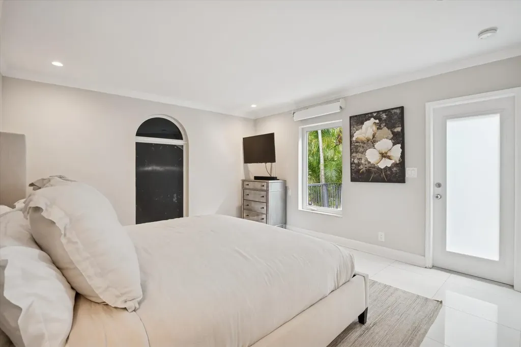2540 Mercedes Drive Fort Lauderdale FL 33316