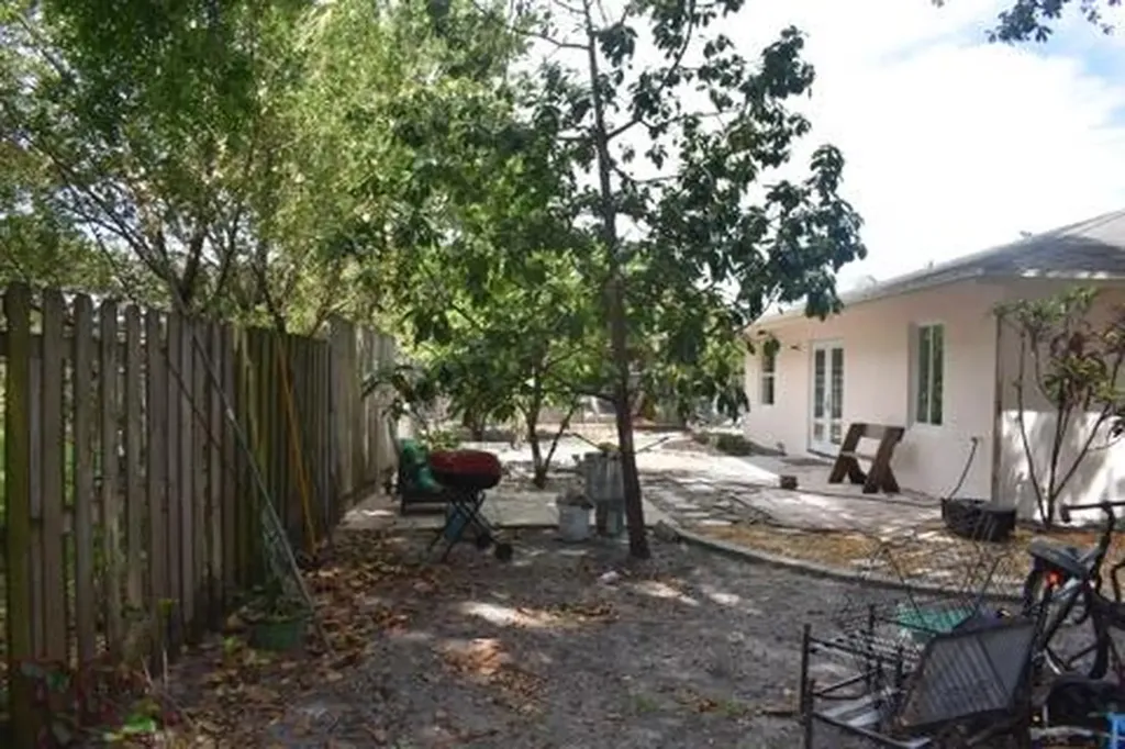 465 NW 20th Avenue Pompano Beach FL 33069